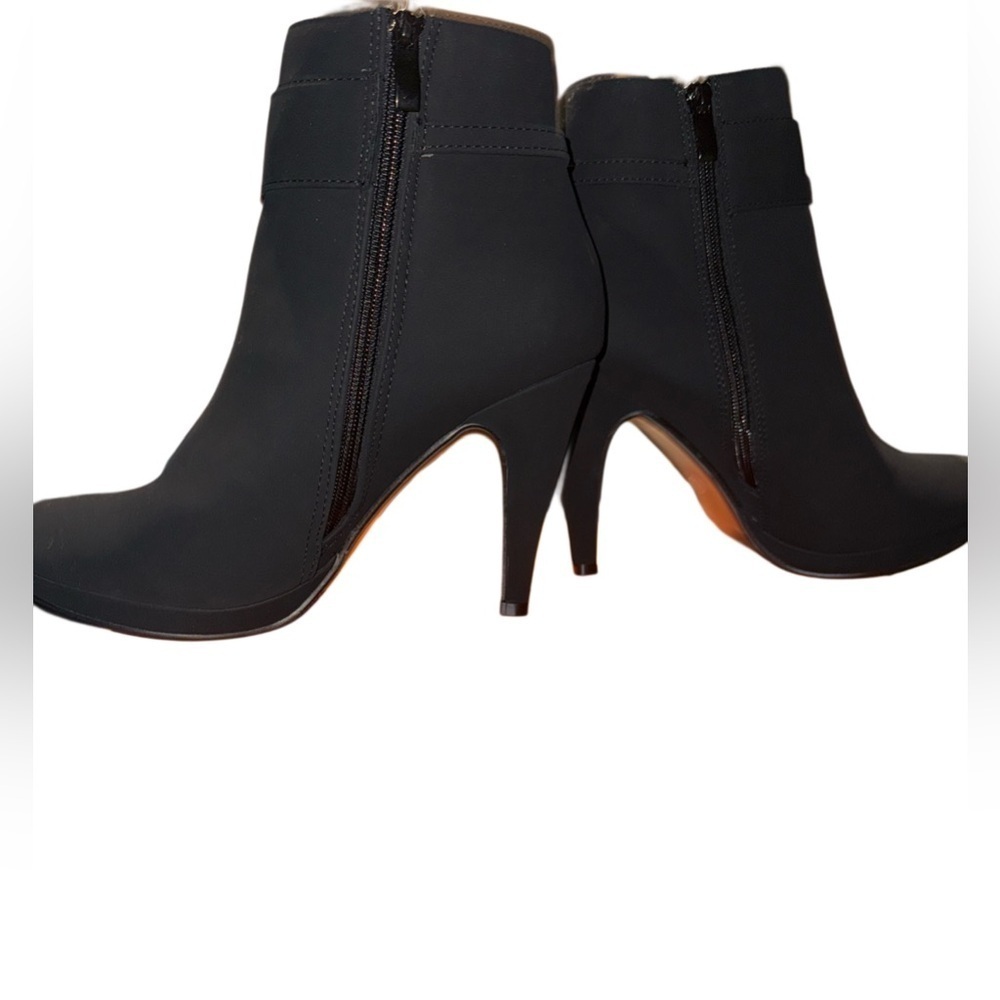 Bella Hanna Black Ankle Booties Rhinestone Buckle Heel Size 7.5 New With Tags - Picture 2 of 8